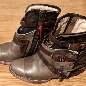 Freebird Crue Grey Multi  Bootie Size 7